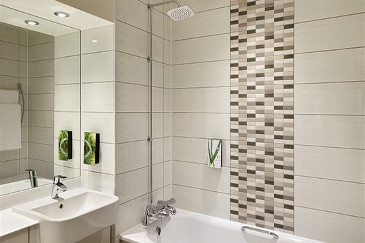 Premier Inn Хоршам Экстерьер фото