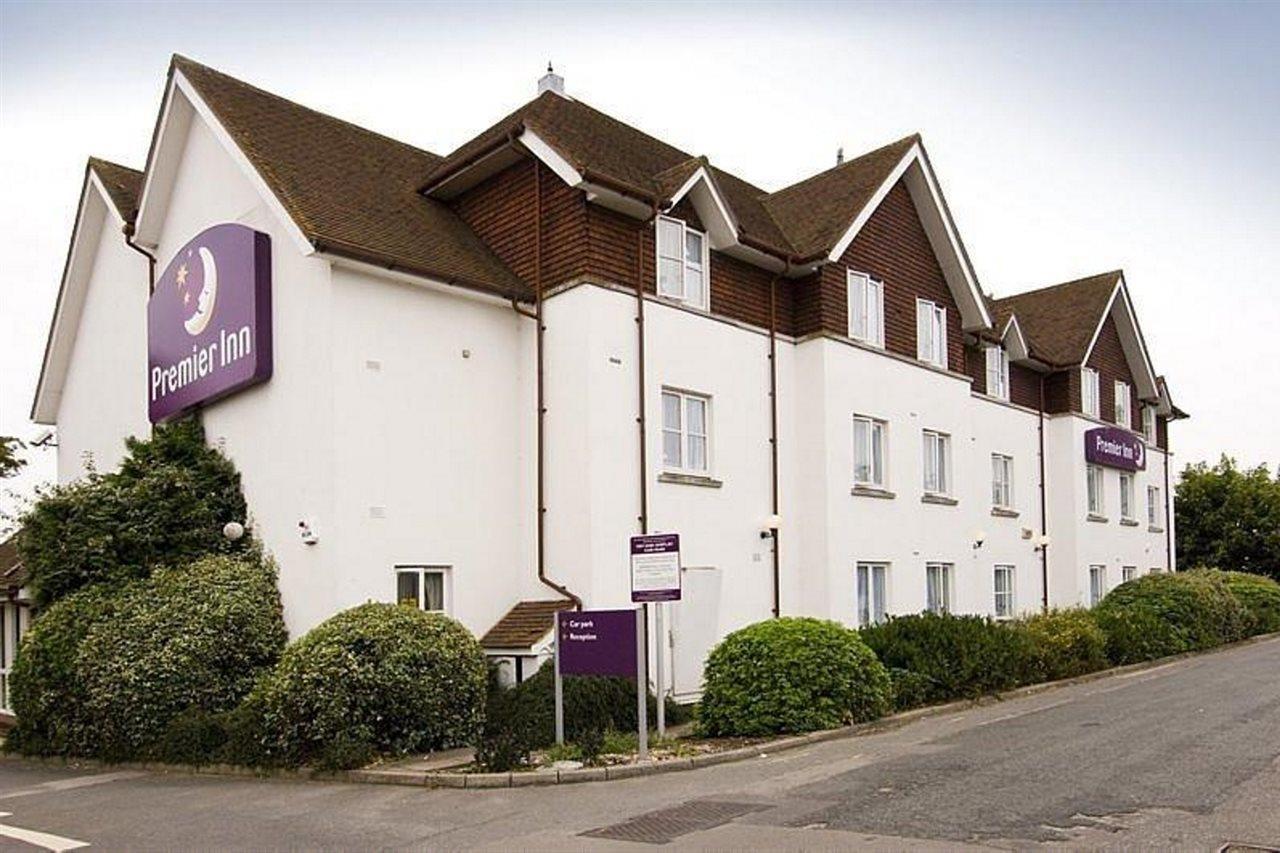 Premier Inn Хоршам Экстерьер фото