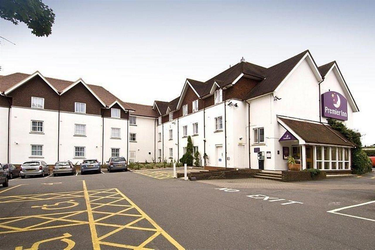Premier Inn Хоршам Экстерьер фото