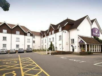 Premier Inn Хоршам Экстерьер фото
